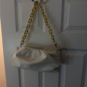 Chain pouch bag in White